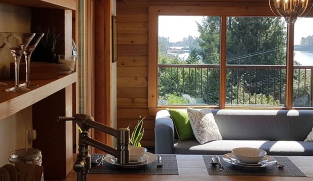 Enjoy the West Coast @ the Cedar Rock Home
