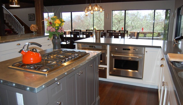 Entertainer's Home With Chef's Kitchen Overlooking Napa Valley