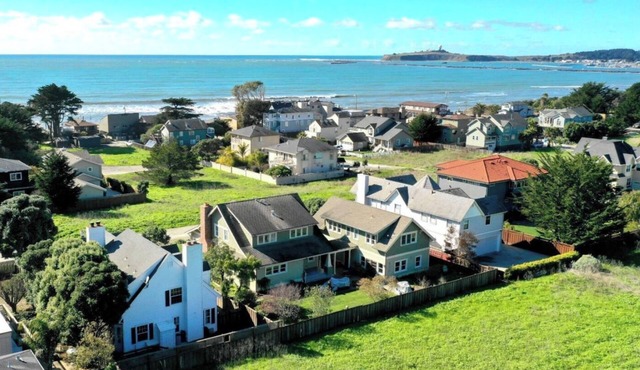 Entire Beach House 4Br 3.5Ba - Walk to the waterfront