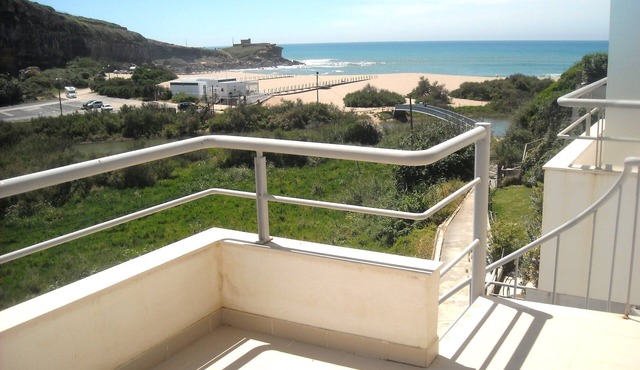 Ericeira - T2/T3 CHARMING APARTMENT WITH SEA VIEW AND UPON THE BEACH