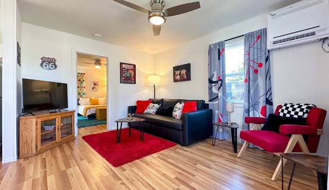 Escape to our cozy, retro-inspired haven in Coalinga, just minutes from the town center. Perfect for business or leisure, this vibrant home comfortably accommodates guests with a queen pull-out couch.