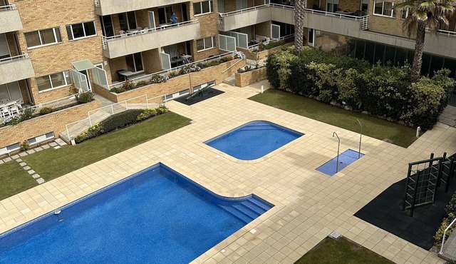 Estúdio em Condomínio de Luxo. Com Piscina e na Primeira Linha da Praia