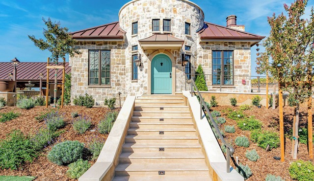 European-Inspired Luxury Napa Valley One-Bedroom Cottage With Vineyard Views.