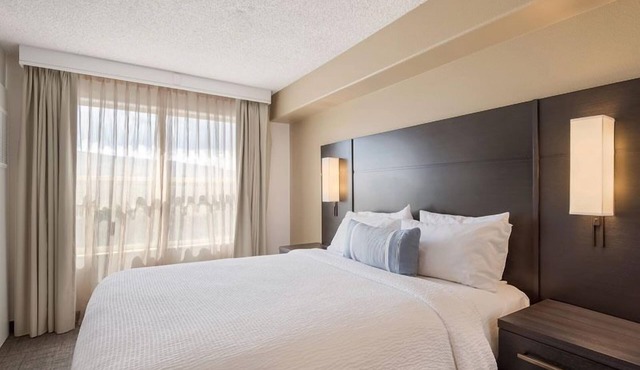 Excellent Choice! Unit w/Full Kitchen, Near Fleischmann Planetarium!