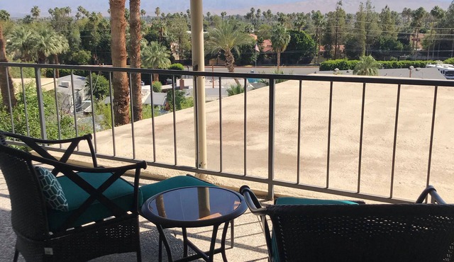 Excellent location, beautiful view. Pool and Jacuzzi just a few stairs away.