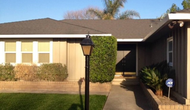 Executive 3/2 Quiet neighboorhood. Fully furnished 2 car garage.