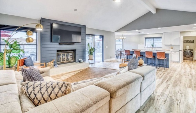 Executive Rental, open floor plan, 3 bdr, 2 bath, office and pool.