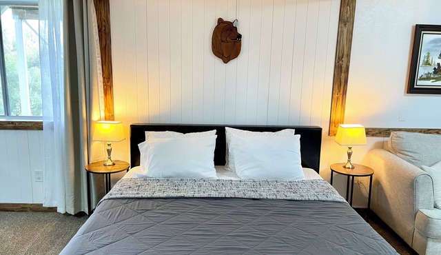 Explorer Suite - Sierra Mountain Lodge Vacation Rentals - Ahwahnee CA