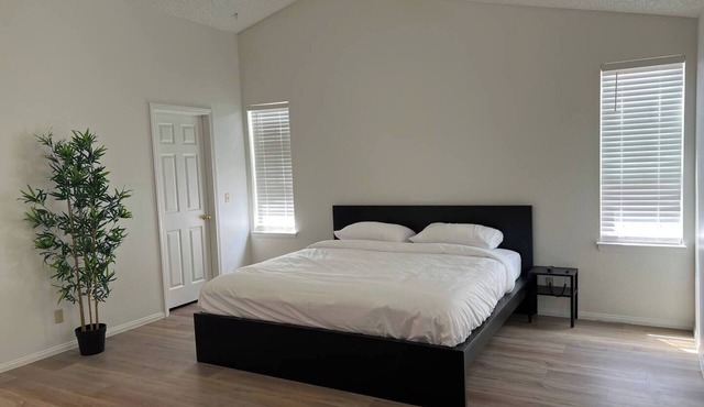 Extended Stay 3 or 4 Beds Cozy Smart Home Living
