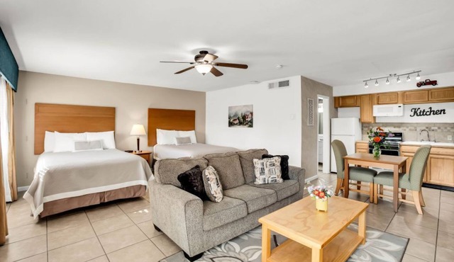 Fabulous hotel room with in Palm Desert, featuring 2 queen beds and a kitchen