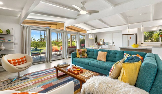 Fabulous Mid-Century Fun Condo, South Palm Desert!