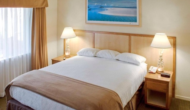 Family Beach Getaway! Free Parking, Onsite Pool, Near Avila Beach Pier!