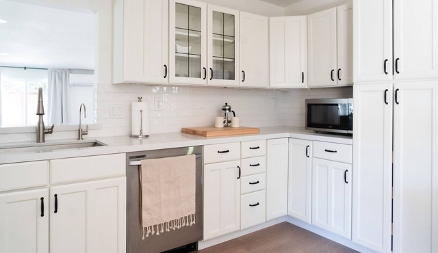 Family Friendly Modern Quiet Home Close to Downtown, Trails & Hikes. Work Remote