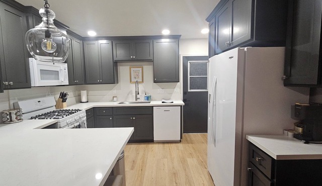 Family-friendly San Diego 3-bedroom house near Downtown is waiting for you!