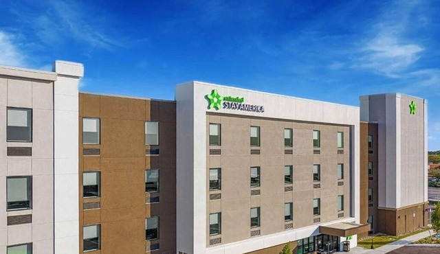 Family-Friendly Suite Near Shopping & Dining Options