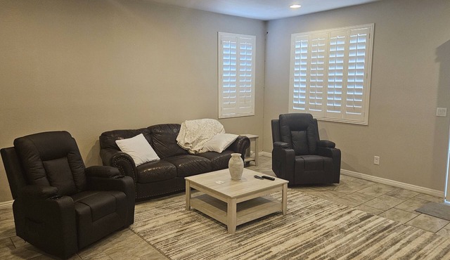 Family friendly home. Perfect for snowbirds. Only 20 min to strip. Pool/hot tub.