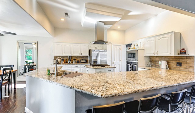 Family Home in Bakersfield w/Zip Line