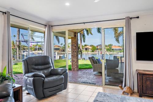 Family Tides Waterfront Home on the Canal