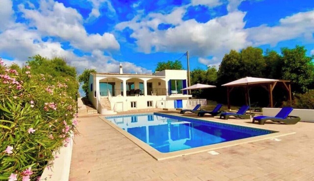 Fantastic location/Sea view/Private pool/AC