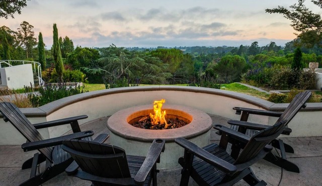 Fireside Fantasy: 2 Cozy Rooms with Pool Access & Santa Cruz Nature Trails