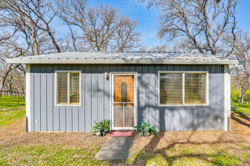 Fish, Hike & Relax: Rural Red Bluff Cottage