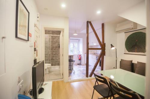 FLH Fresh and Cozy Old Town Duplex