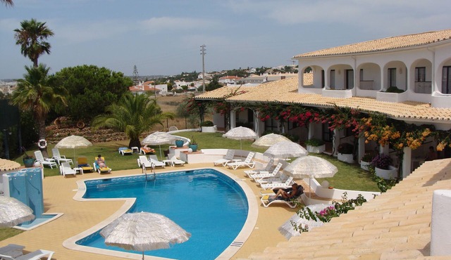Flor do Vale - Self catering ONE Bedroom direct acess to garden and pool