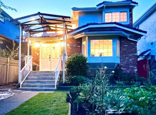 Forest stay & Beaches & Elite living near UBC