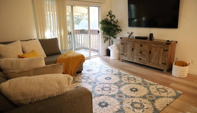 Fresno's Melrose Place - Close to CRMC Fresno