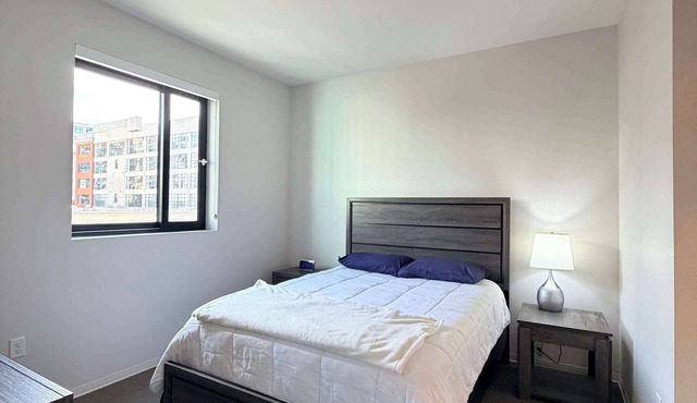 Fully Furnished 1BR Downtown w/Wi-Fi Parking