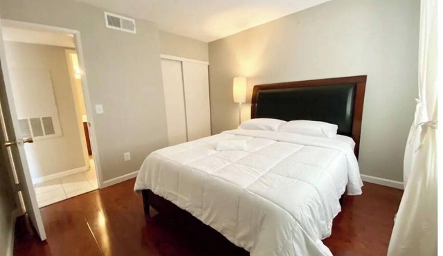 Fully Furnished w/Amenities & Parking