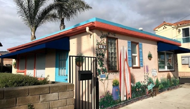 Fully Renovated 1 Bedroom Beach House - Steps to the Sand, View of the Pier - Start Relaxing Today!