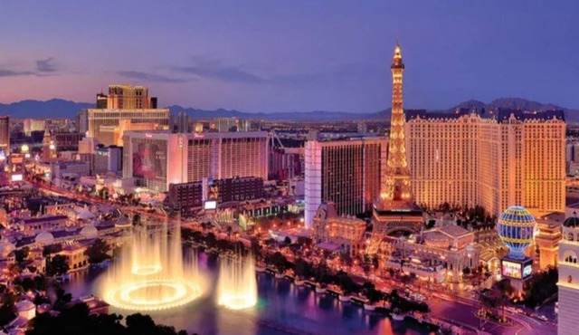 Fun awaits you! Luxury 1BR Condo MINUTES From Vegas Strip