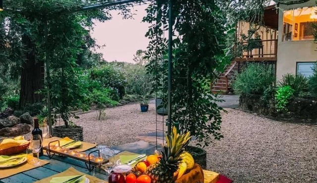 GARDEN COTTAGE OVERLOOKING VINEYARDS AND FOREST