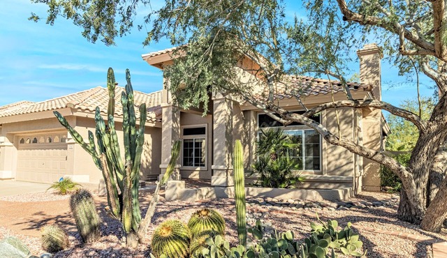 Gardenesque oasis getaway w/cooling water misters