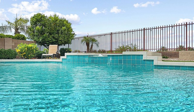 Golf Views, Heated Pool, Spa, Grass, Games FUN!
