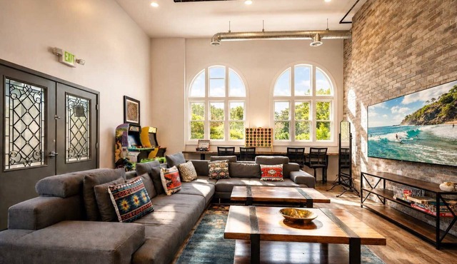 Good Life Sanctuary 4BR + Deck | VIP Retreat Hub