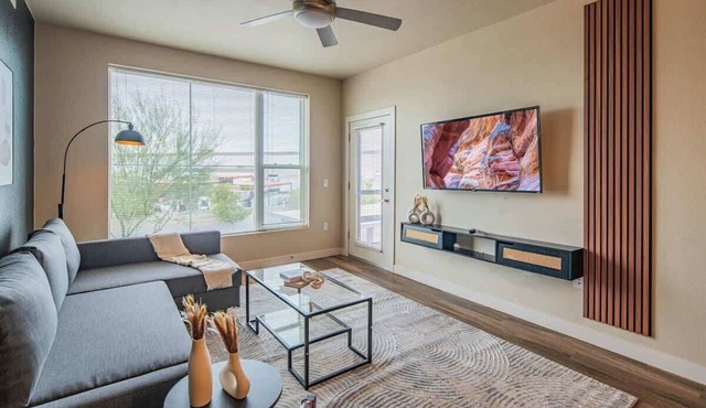 Group-Friendly Apt | Pool,Gym,Parking,W/D,Balcony