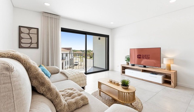 GuestReady-Sunny Modern Retreat in Mira