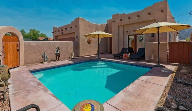 Hacienda Getaway Pool, Hot Tub, & Steps to trails.
