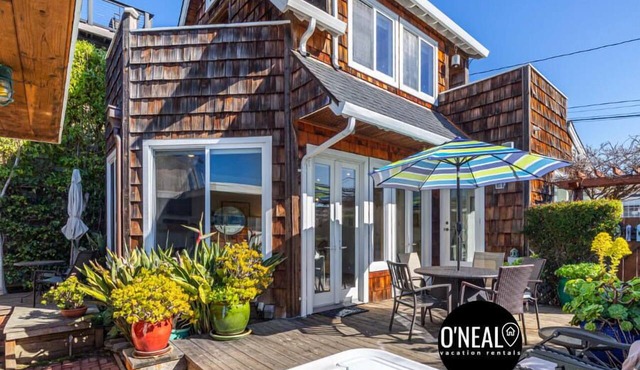 Harbor home - with a hot tub!