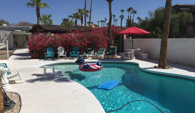 Havasu Resort home sleeps 10 + entertain 50 BBQ pool 🏀 theater ⛳️green 🔥place