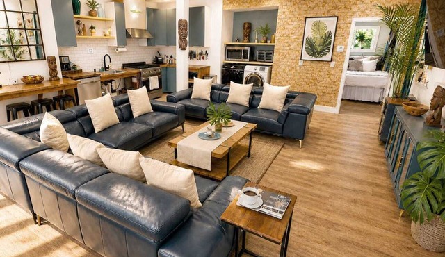 Hawaiian Loft + lookout suite.