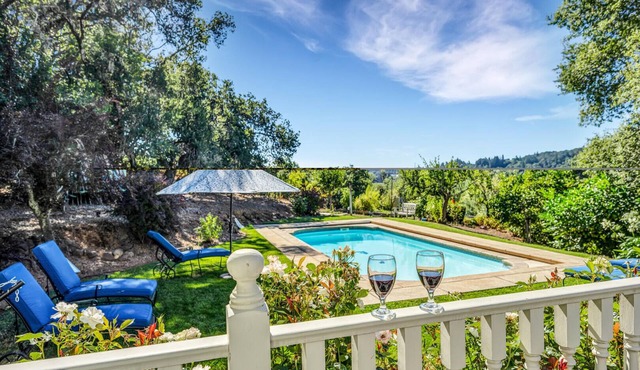 Healdsburg Gorgeous Farmhouse for 10, Pool,Spa,BBQ