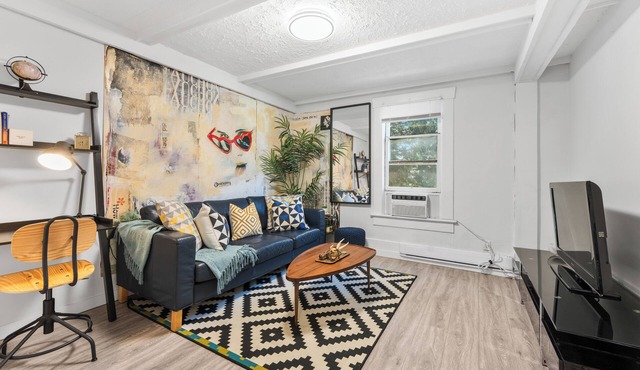 Heritage Home in Heart of City + 2 Parking Spots
