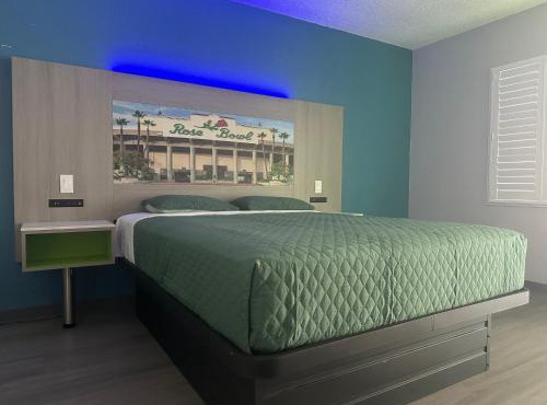 Hi-Way Host Motel in Pasadena