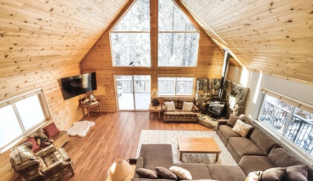 Hibernation station Peaceful Cabin Retreat - Fireplace, Hiking, blue lake spring