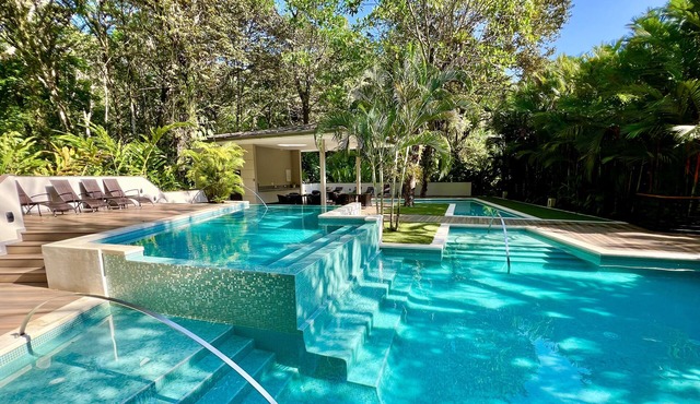 High End Gated Condo, Walk to Exclusive Beach