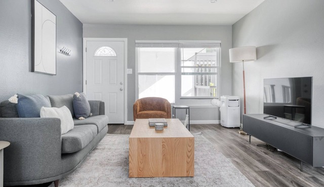 Hip San Mateo 1BR w/Pool & W/D, easy access to 101, by Blueground