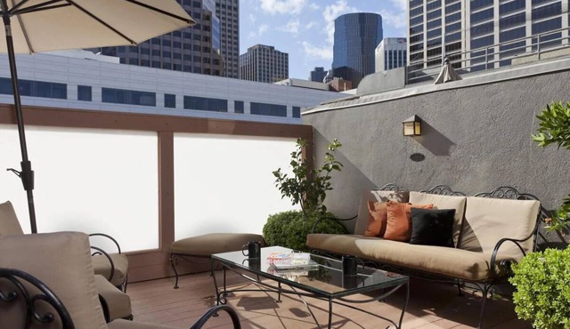 Historic Bayfront Stay by Alcatraz Ferry, Ghirardelli & Painted Ladies